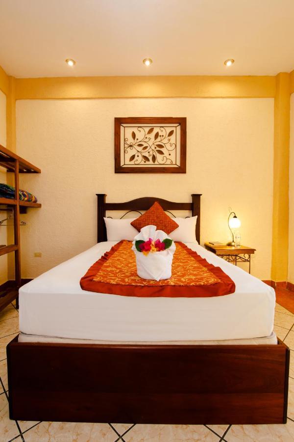 Hotel Quinta Maya Flores Extérieur photo