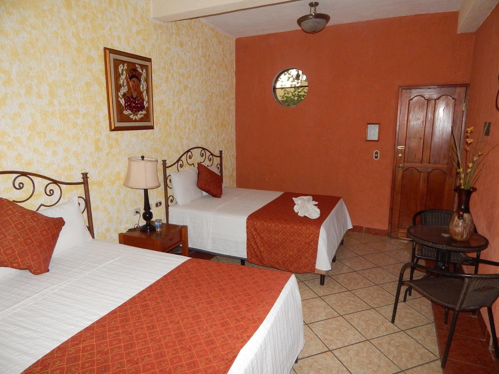 Hotel Quinta Maya Flores Extérieur photo