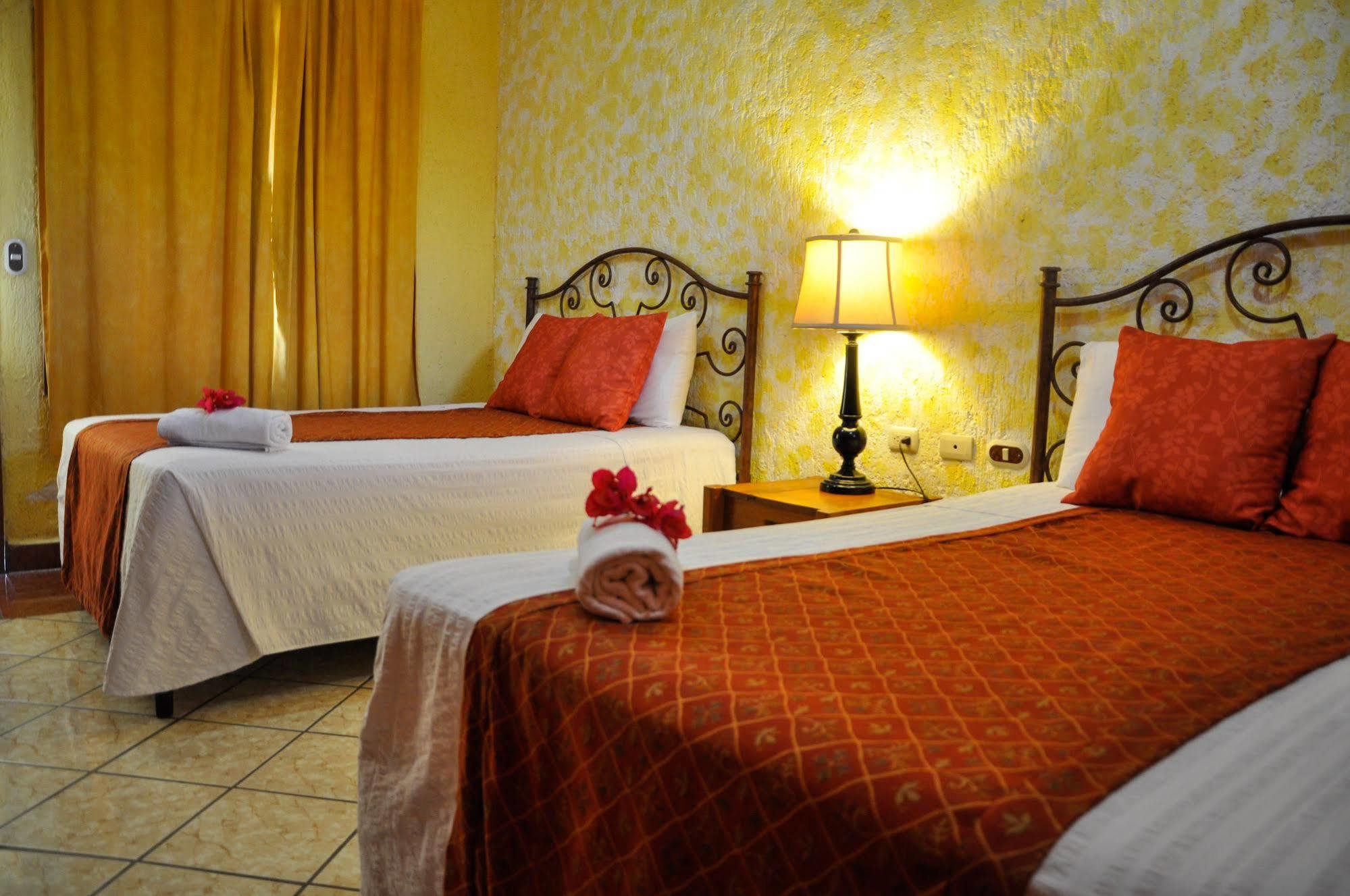 Hotel Quinta Maya Flores Extérieur photo