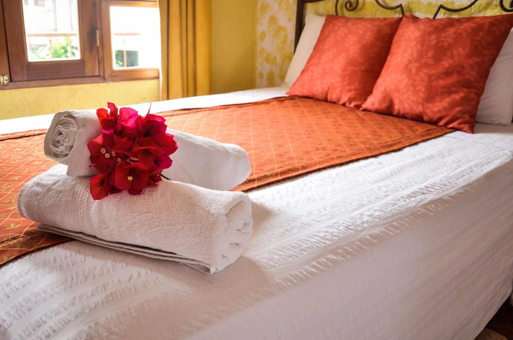 Hotel Quinta Maya Flores Extérieur photo